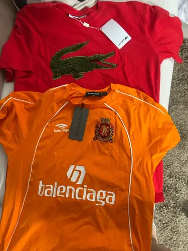 Camiseta Lacoste Masculina Vermelha e Camiseta Balenciaga Masculina Laranja
