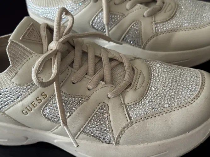 Lindo tênis da guess