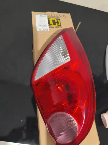 Lanterna traseira lado direito