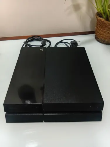 Sony PlayStation 4 modelo Fat- HD 500GB de memória