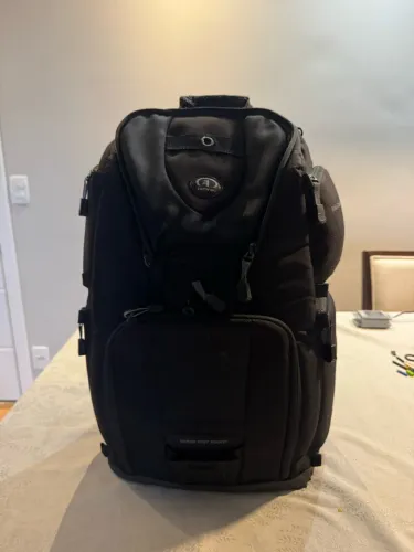 Mochila Tamrac com câmera z5, tres lentes e flash