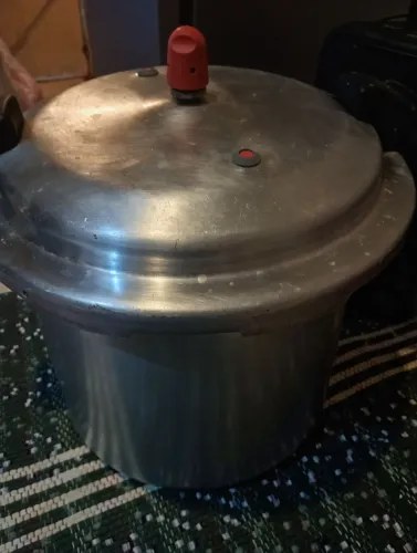 Panela de pressão industrial 20 litros vendo ou troco por uma de 10litros