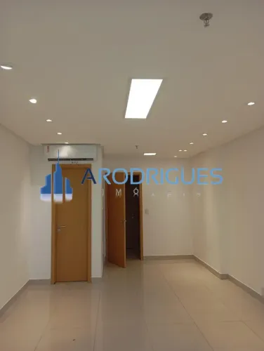 Excelente Sala Comercial à Venda em Lauro de Freitas - Condomínio Oportunidade no Centro! 