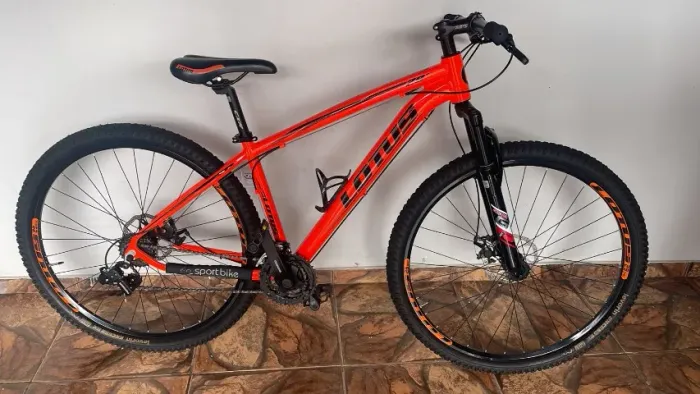Bicicleta MTB Alumínio Lotus Aro 29 Freio à Disco 21 Marchas Shimano Quadro 17.5