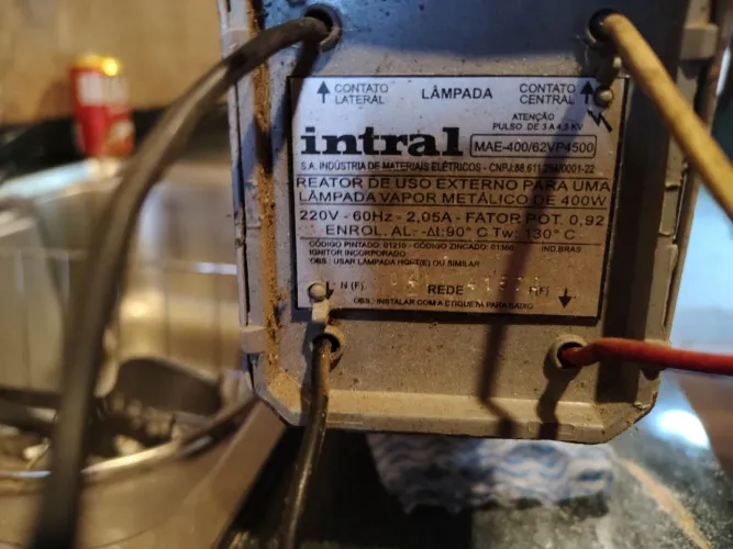 Lâmpada de vapor metálico 400 W e reator<br>? Reator Intral 400 W / 220 V