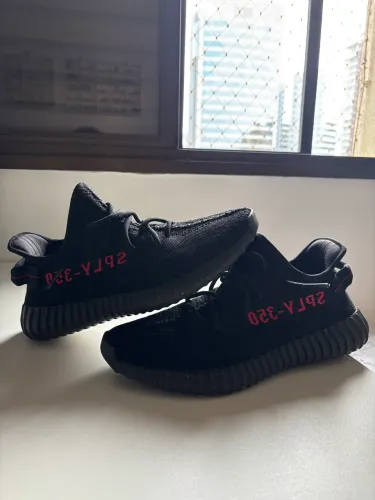 Yeezy Boost 350 V2 Black Red (Bred) Preto