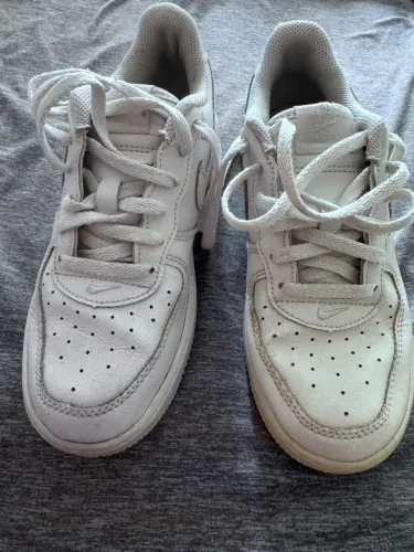 Tênis Nike infantil em couro 