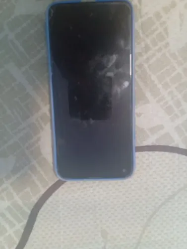 Celular LG k61 tela trincada meio visível