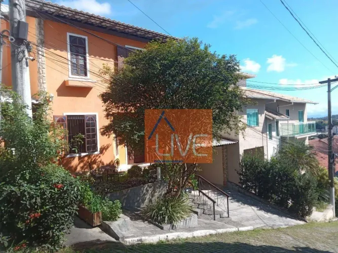 LIVE VENDE: Casa em Condomínio com 3 quartos, sendo 1 suíte e 4 vagas, 300 m² por R$ 720.0