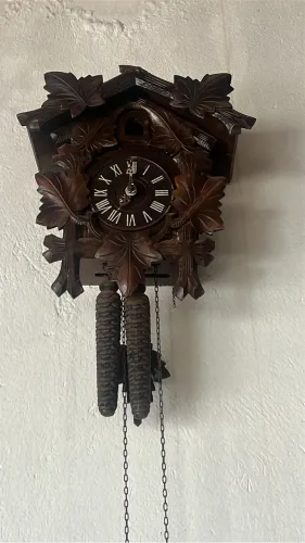 Relógio cuco suíço