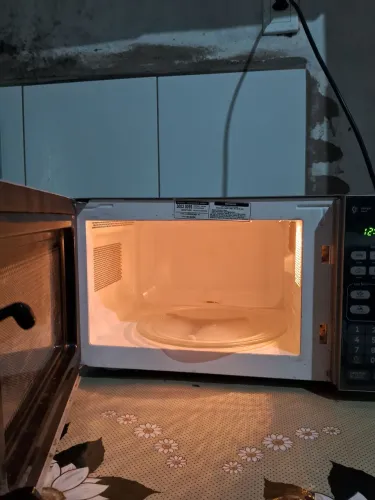 Vendo esse  micro _ondas  com defeito 