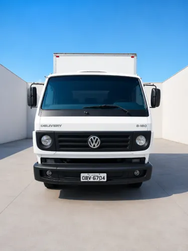 VW/8.160 DRC 4x2 com Baú | Excelente Estado | Pronto para trabalhar