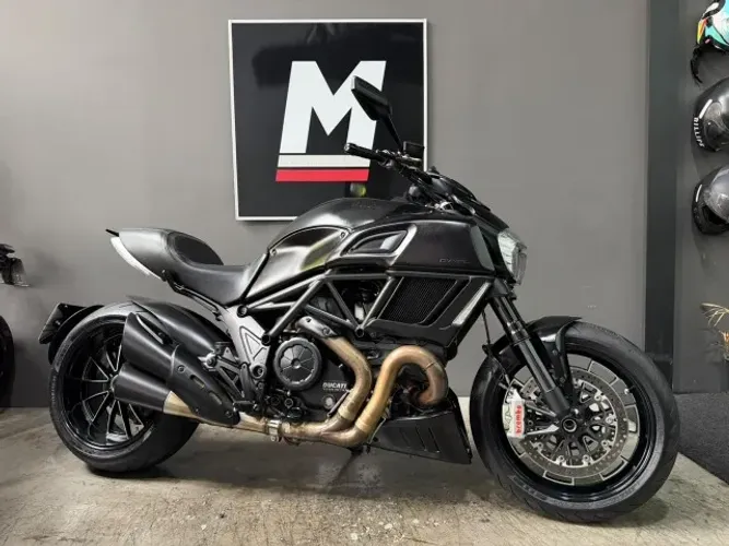 DUCATI DIAVEL DARK 2015 15.000 km - Segundo dono - Pneus novos - Baixa km