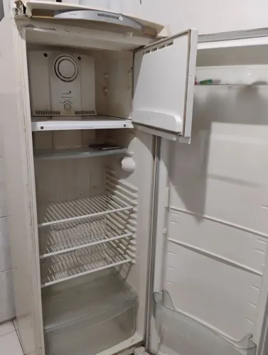 Vendo Geladeira para Retirada de peças