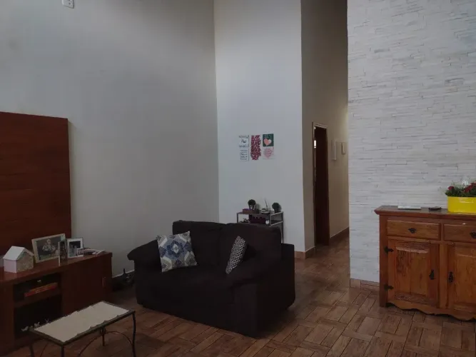 Ampla Casa em Futuro Bolsão de Segurança no Recanto das Águas  Valinhos/SP