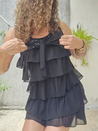 Vestido Preto Tubinho babado e paêtes