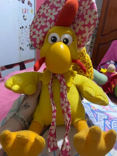 Pelúcia Galinha Lola Antiga Cocoricó