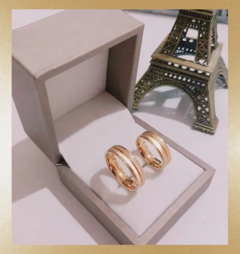 Par de Alianças Anatômicas Retas 6mm Ouro18K Banho + Solitário. Namoro, Casamento - Promo!