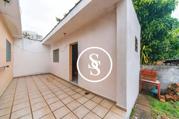 Terreno com Casa Antiga, com 400 m² de área total, por R$ 1.270.000,00 - Paraíso - Santo A