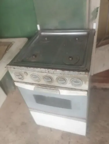 Vendo esse fogão pra desocupar o espaço 