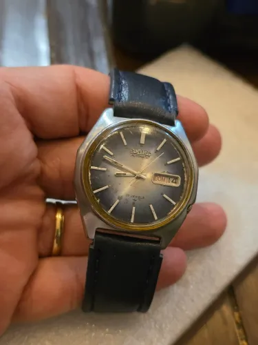 Relógio Masculino Seiko 5 Jumbo 38mm original fundo azul 2 pulseiras: couro índigo e aço