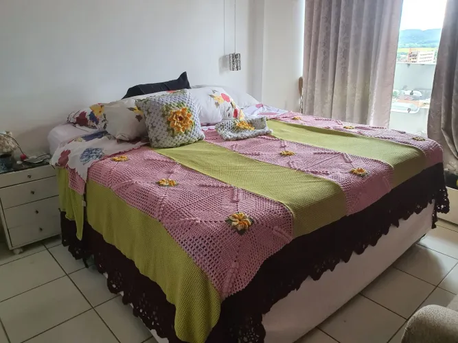 Vendo cama casal box e colchao