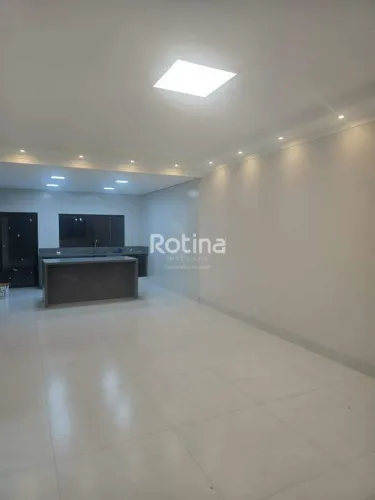 Casa à venda no Jardim Veneza, em Uberlândia, com 3 quartos e 2 suítes