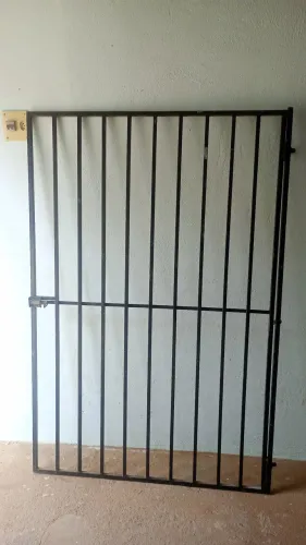 Vendo está grade bem conservada