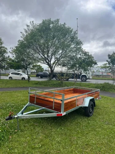 Carretinha reboque fazendinha