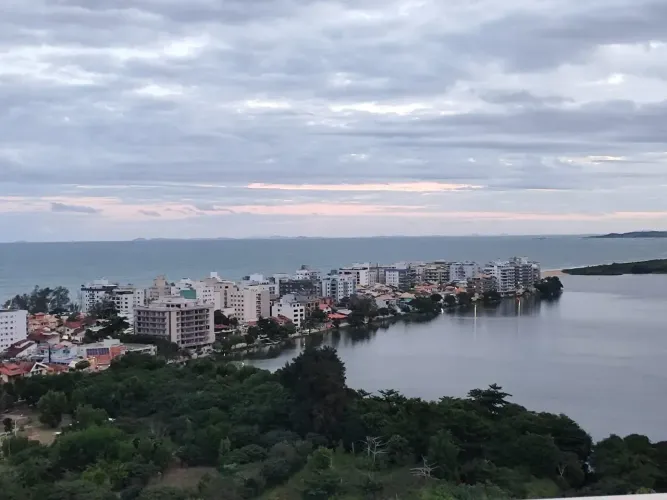 Duplex para venda possui 300 metros quadrados com 3 quartos em Granja dos Cavaleiros - Mac