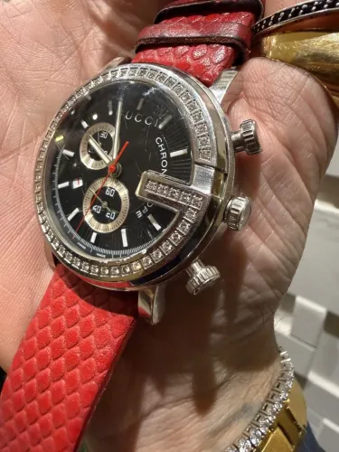 Relógio Gucci cravejado com Diamantes Original