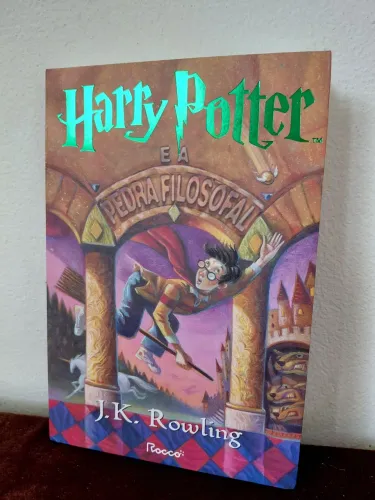 Harry Potter e a Pedra Filosofal da editora Rocco