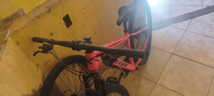 Bicicleta Aro 29 kSW cor rosa