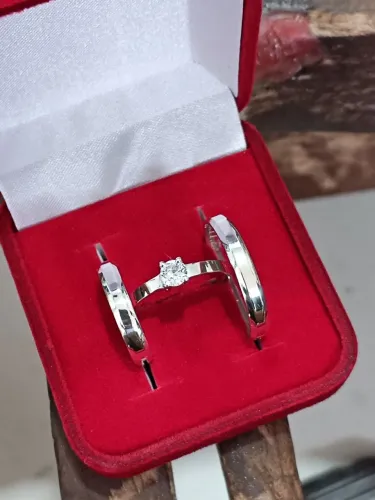Alianças Chanfradas com 3mm e solitário em prata 925