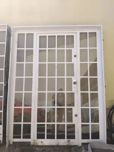 Porta de ferro