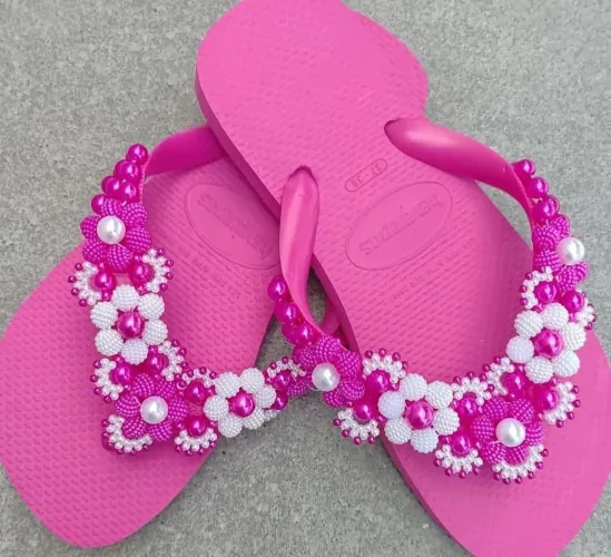 Sandálias Havaianas bordadas