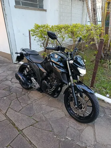 Yamaha FZ25 fazer 250 ALL BLACK  e CARBONO aceito trocas 