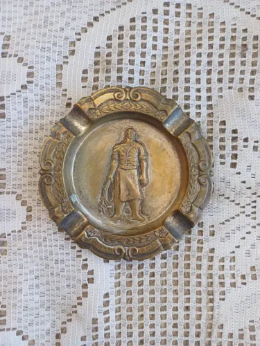 Cinzeiro gaúcho em metal 10cm