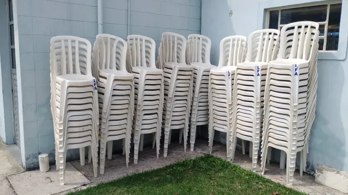Cadeiras de plástico