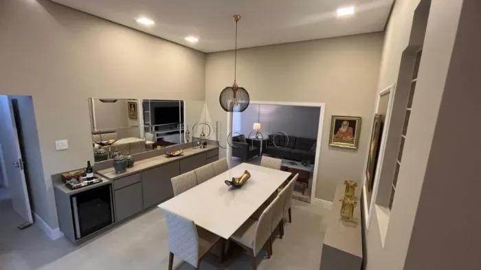 Casa à venda com 3 quartos no Parque Alto Taquaral, Campinas.