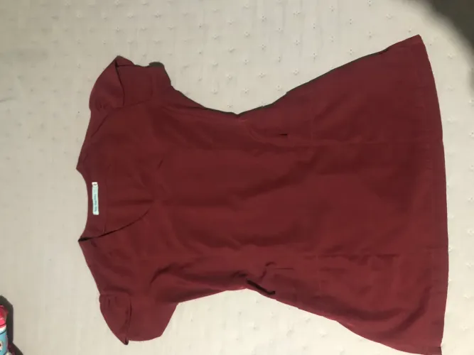 4 blusas de enfermagem por 200, baratíssimas