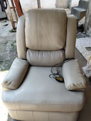 Vendo uma poltrona reclináveis de massagem em ótimo estado de conservação funcionando.