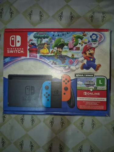 Nintendo Switch V2 - Seminovo, 3 meses de comprado e com garantia.