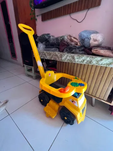 Carrinho de passeio modelo trator