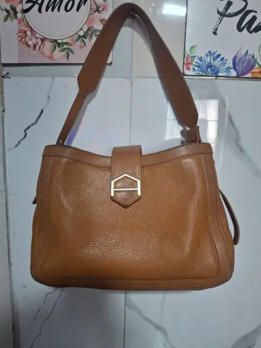 Vendo bolsa arezzo toda em couro 