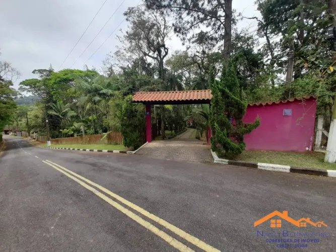 CHACARA EM CONDOMINIO FECHADO COM PISCINA CONFIRA