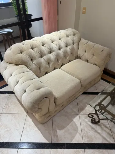 sofa dois lugares classico capitonê