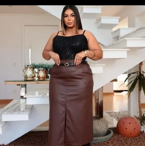 Saia Midi couro fake G1 veste entre 46 e 48 nova marrom