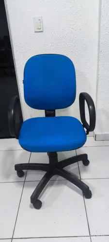Vende-se essa cadeira valor 150,00 