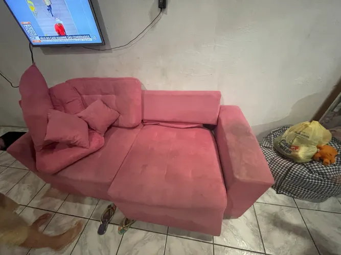 Sofá retrátil ele vira cama 